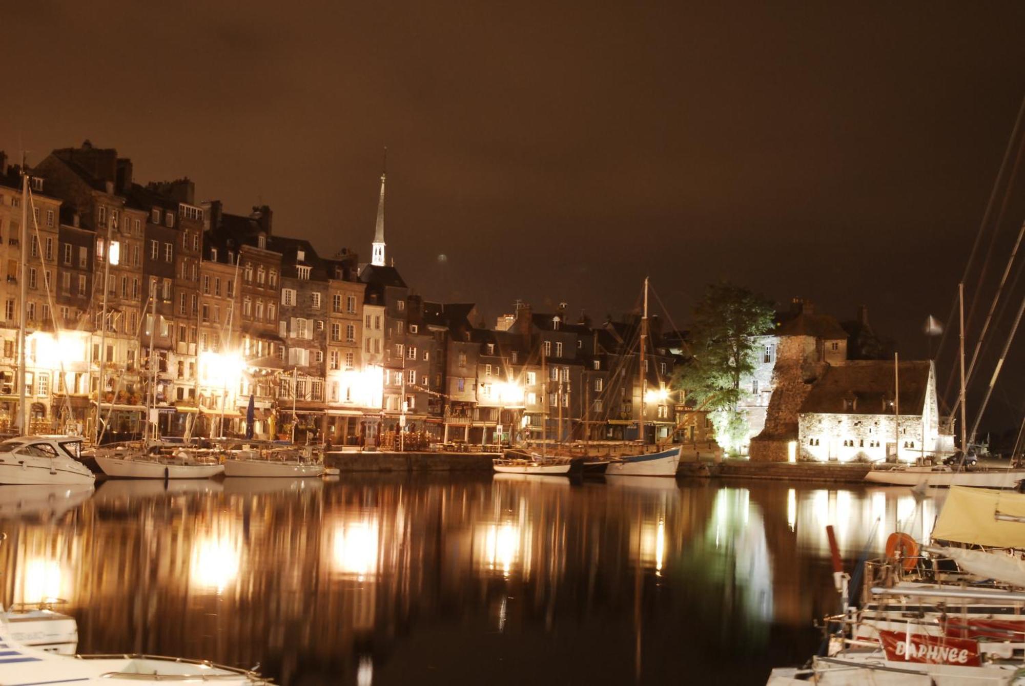 Апартаменты Escapade Au Coeur De Honfleur Avec Parking Prive Et Vue Panoramique Экстерьер фото