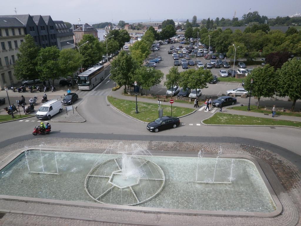 Апартаменты Escapade Au Coeur De Honfleur Avec Parking Prive Et Vue Panoramique Номер фото